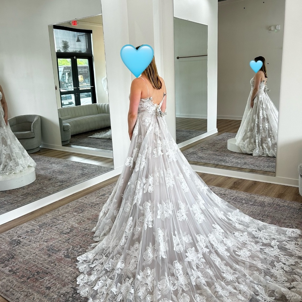 Wedding dress - Picture 4 of 6